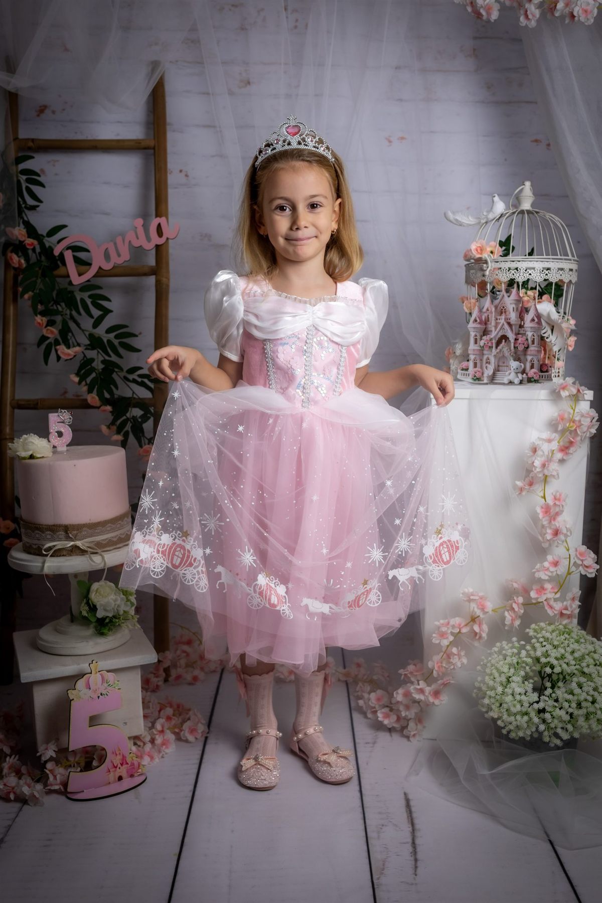 Copil la ședința foto de aniversare, decor tematic în studio — Oradea (33)