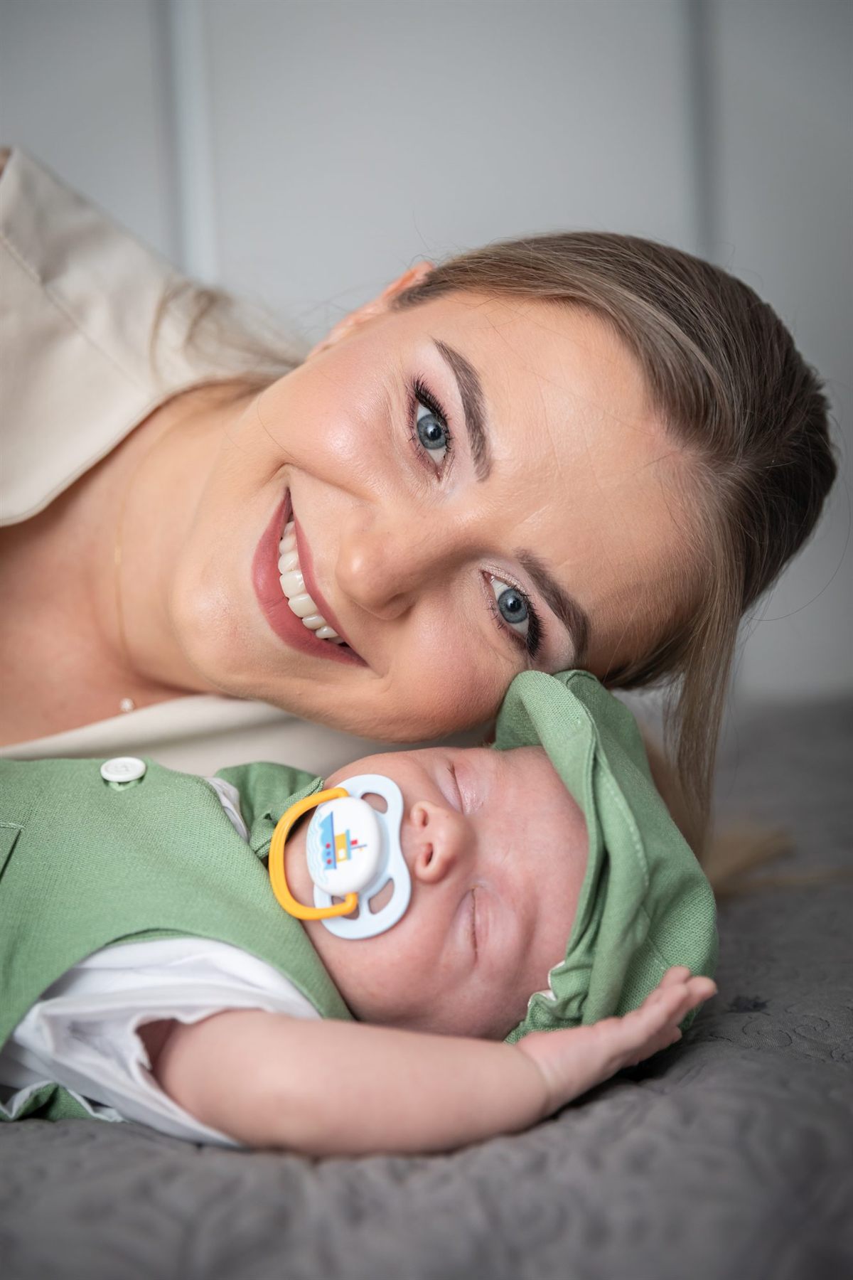 Detalii botez, lumanare si emotie - cadru 32