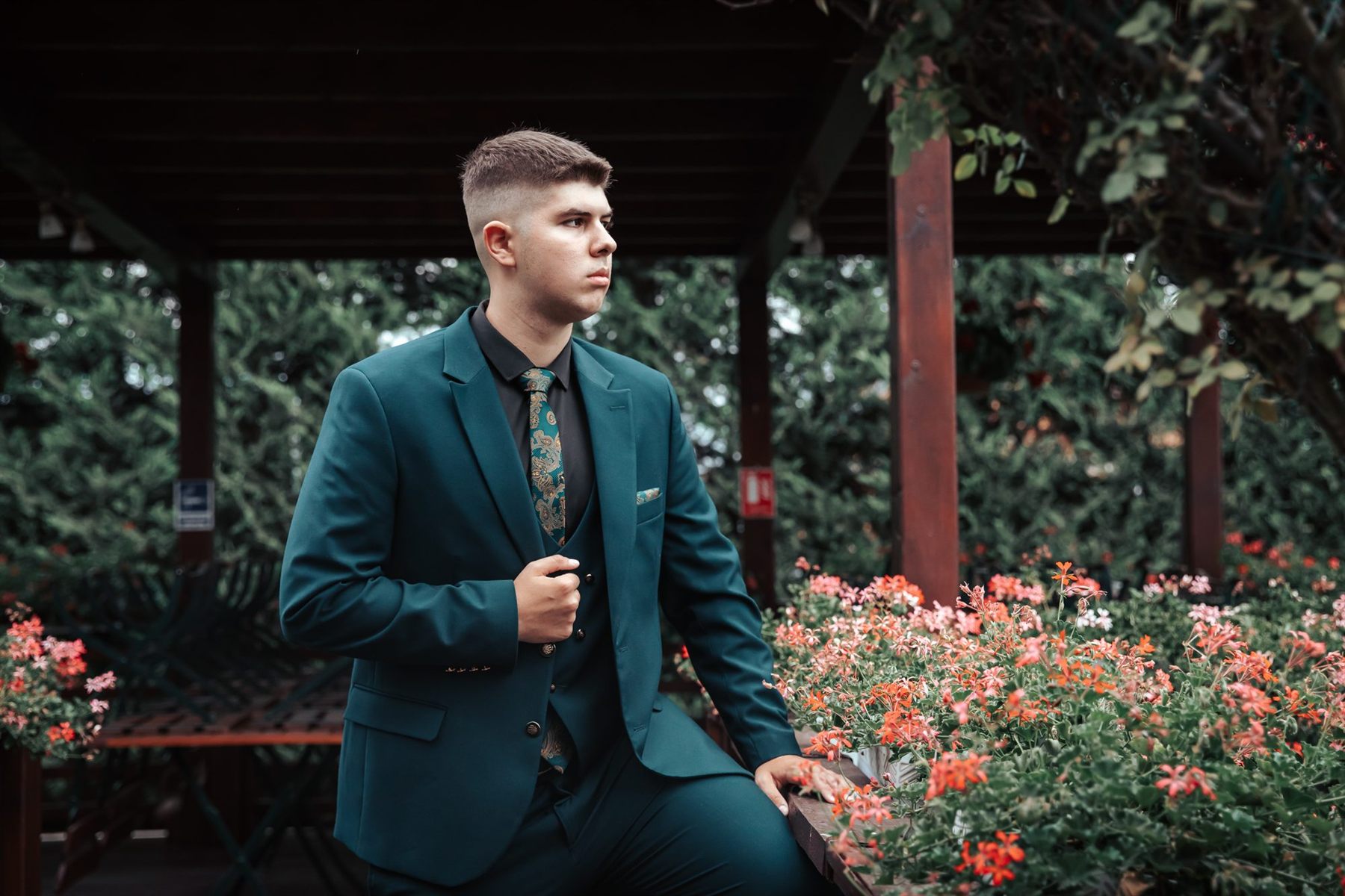 Ședință foto de 18 ani, portret în lumină de seară — fotograf Oradea (17)