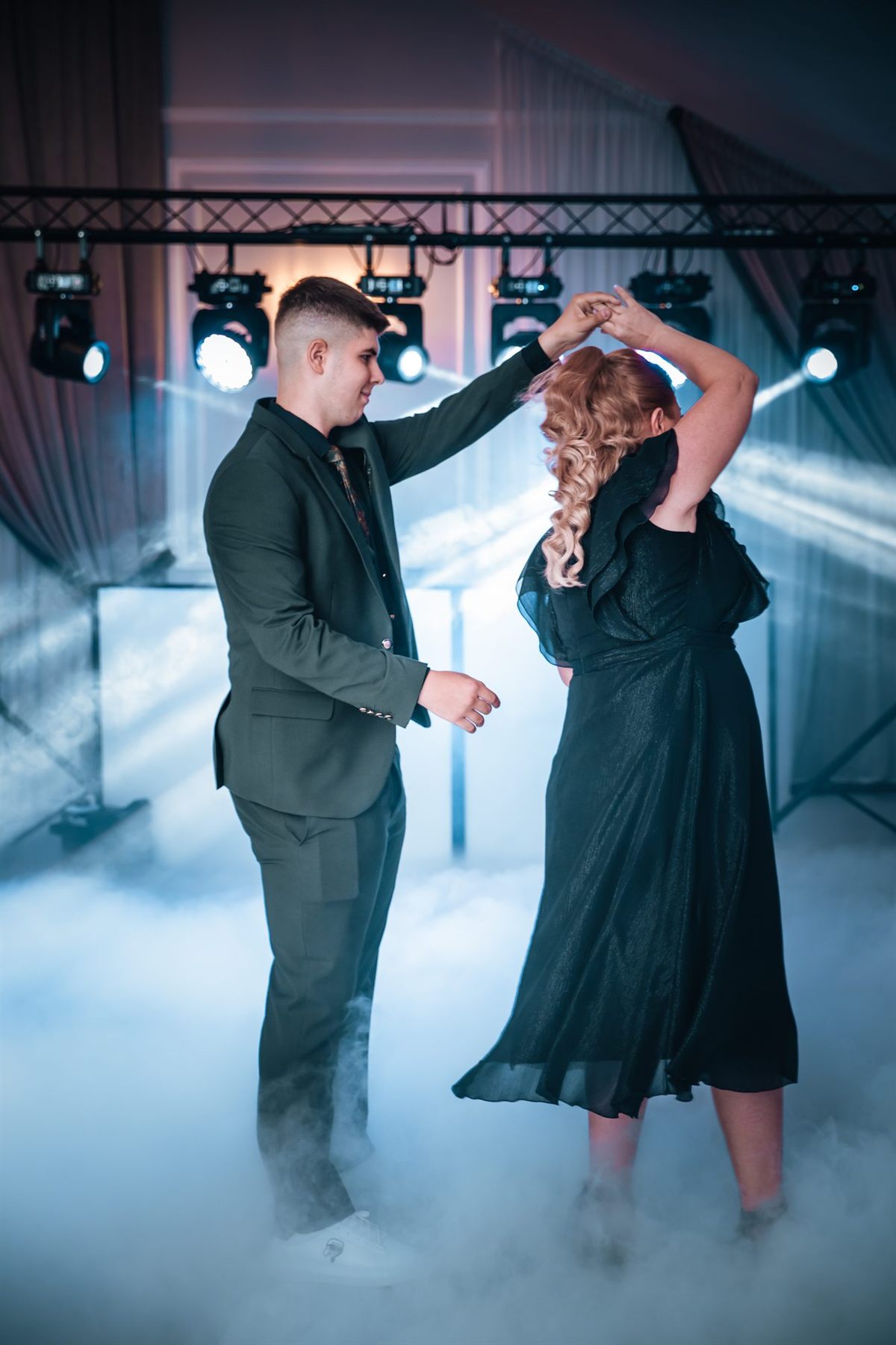 Ședință foto de 18 ani, portret în lumină de seară — fotograf Oradea (35)