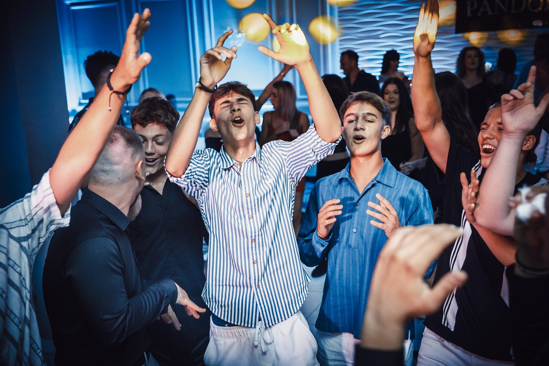 Ședință foto de 18 ani, portret în lumină de seară — fotograf Oradea (59)