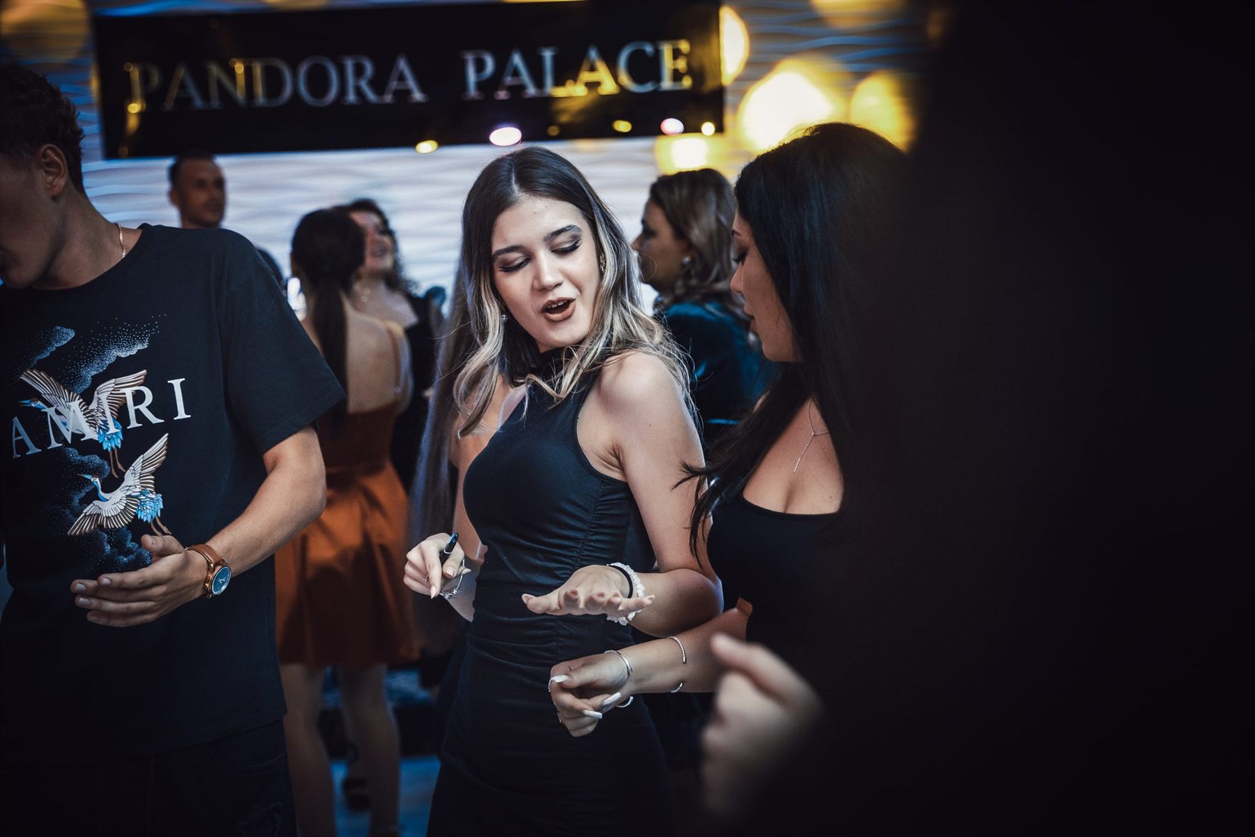 Ședință foto de 18 ani, portret în lumină de seară — fotograf Oradea (65)